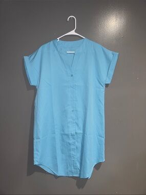 Light Blue Short Sleeve V-Notch Button Tunic